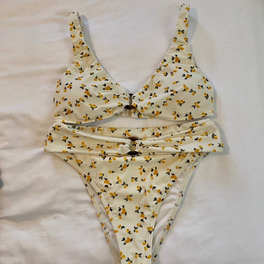 Abercrombie & Fitch Bikini Set Size M White with Lemon Pattern